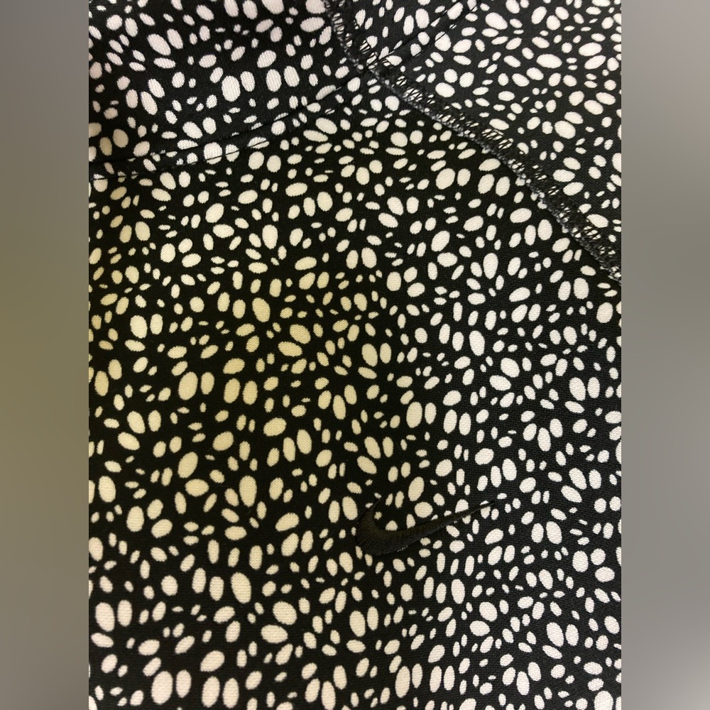 Nike Black and White women thermal training hoodie - Picture 2 of 10
